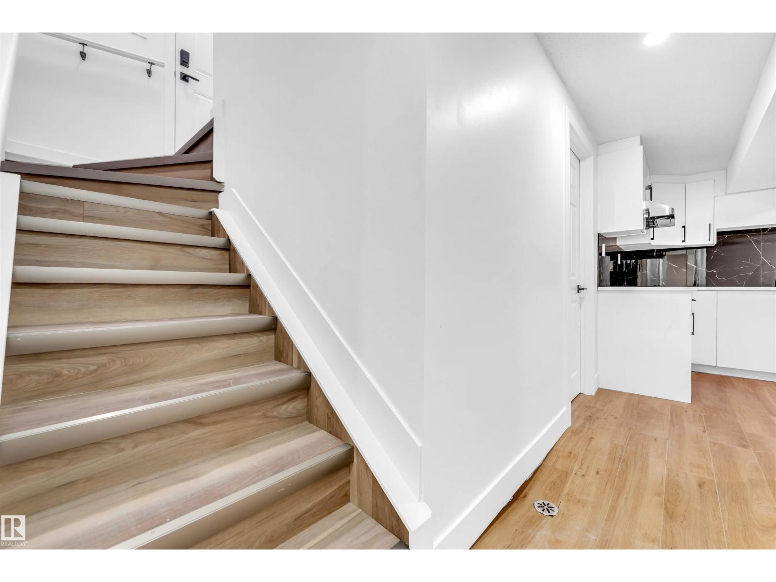 3508 84 ST NW - 26