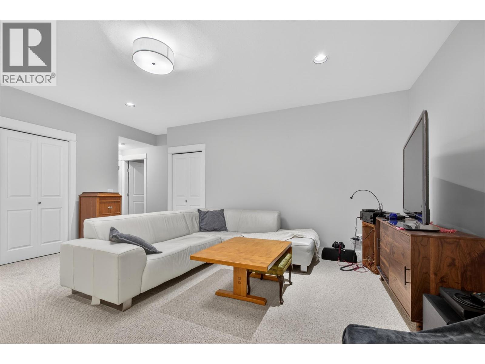  539 South Crest Drive, Kelowna