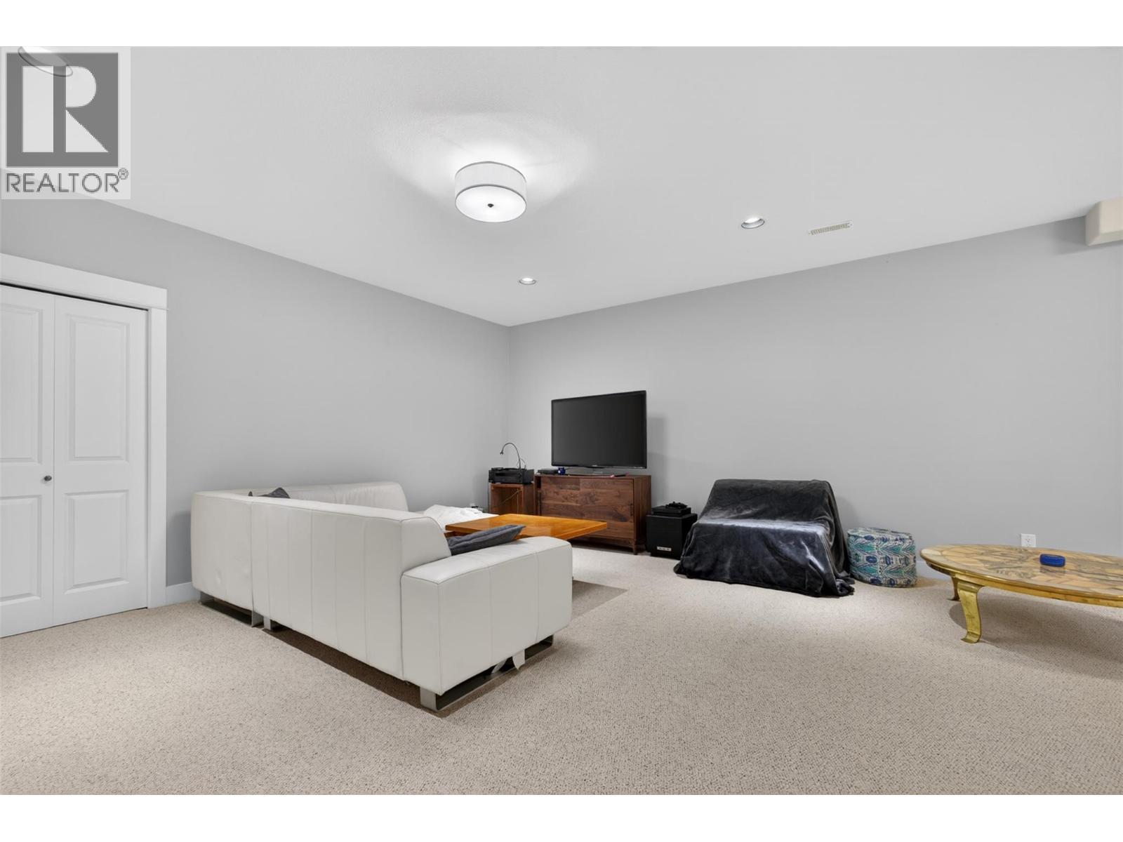  539 South Crest Drive, Kelowna