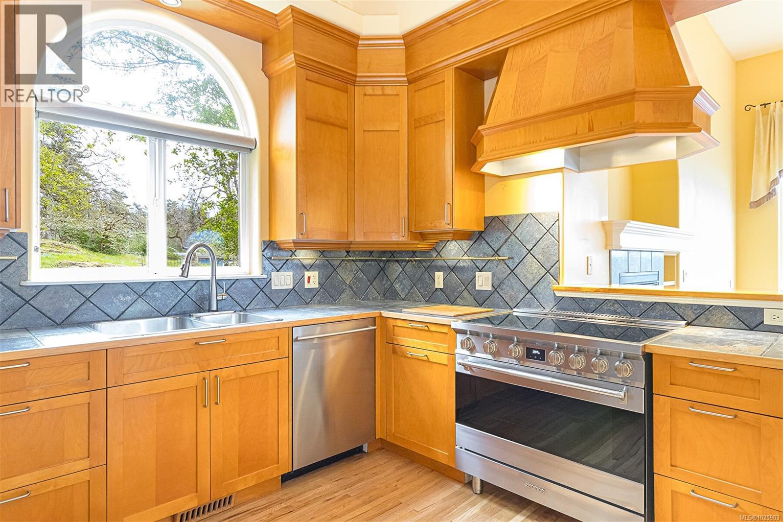  3711 Grange Road, Saanich