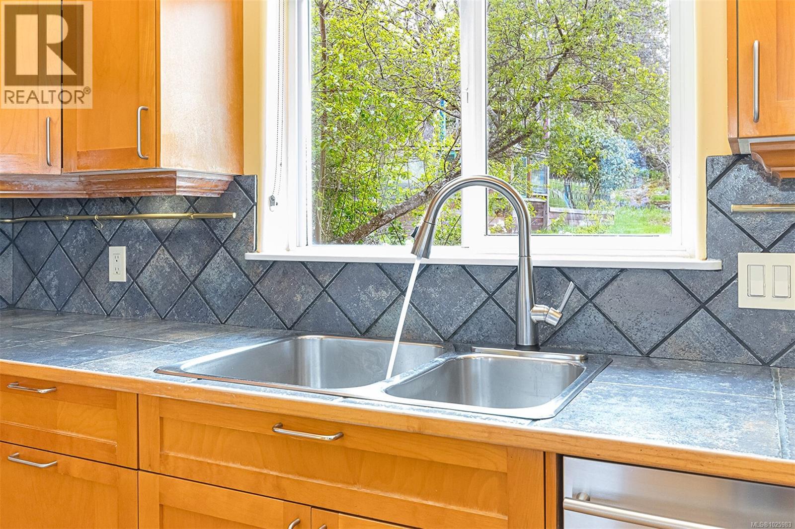  3711 Grange Road, Saanich