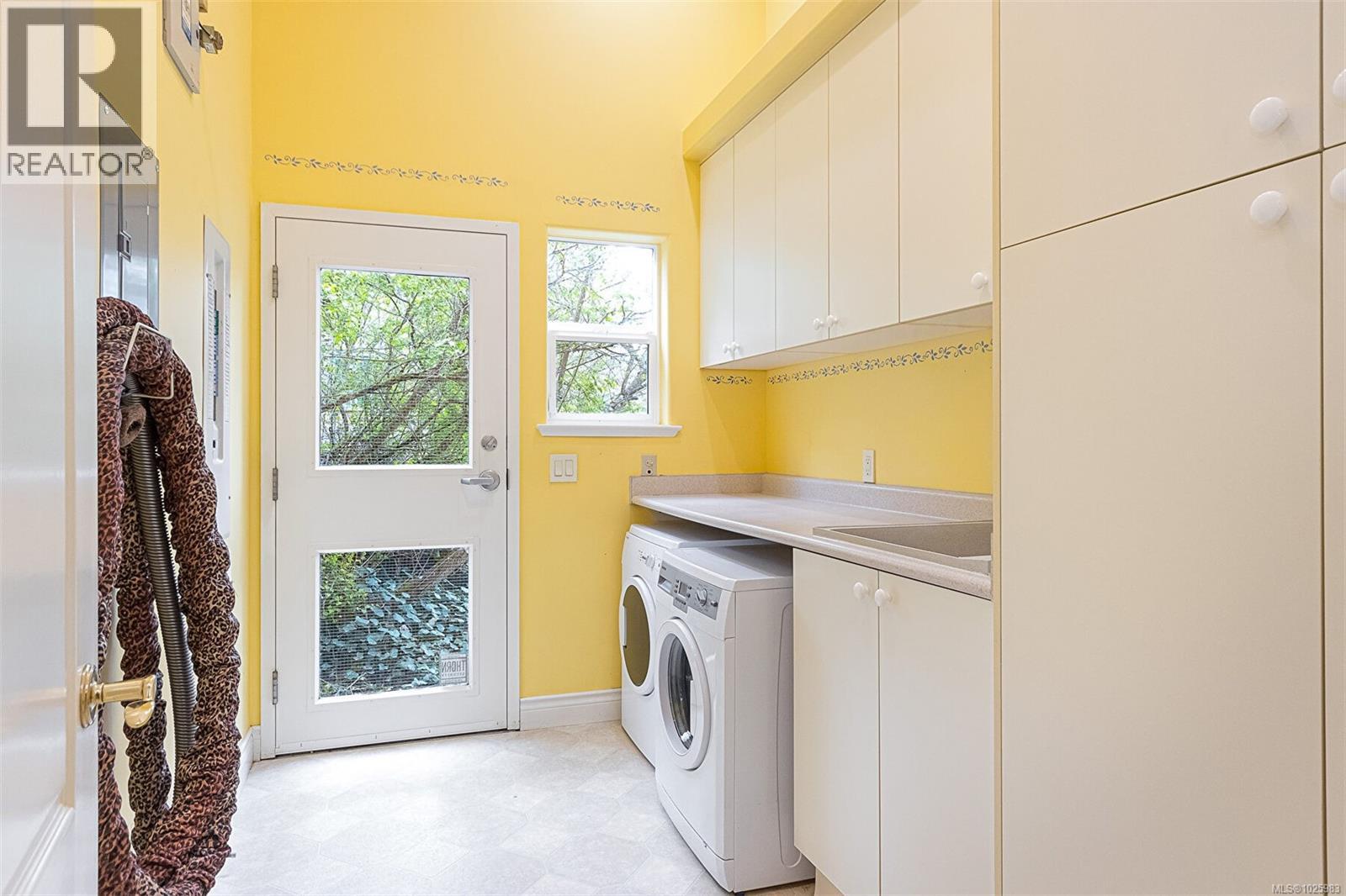  3711 Grange Road, Saanich