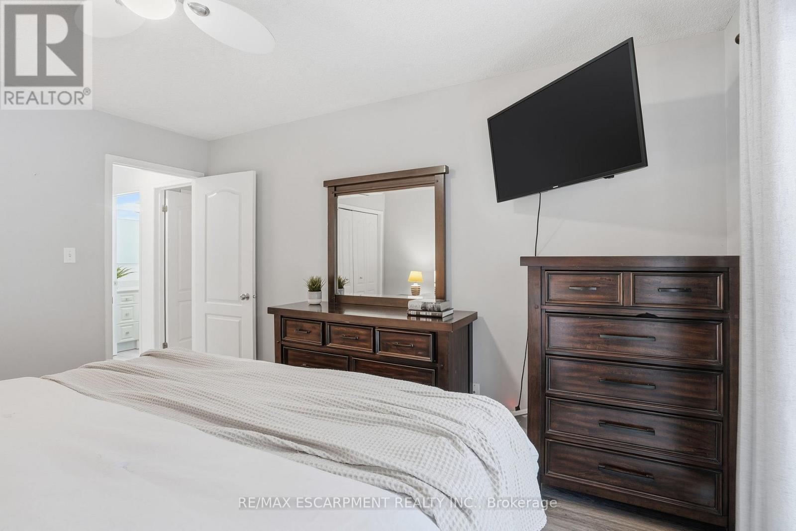 31 GALILEO BOULEVARD — photo 18