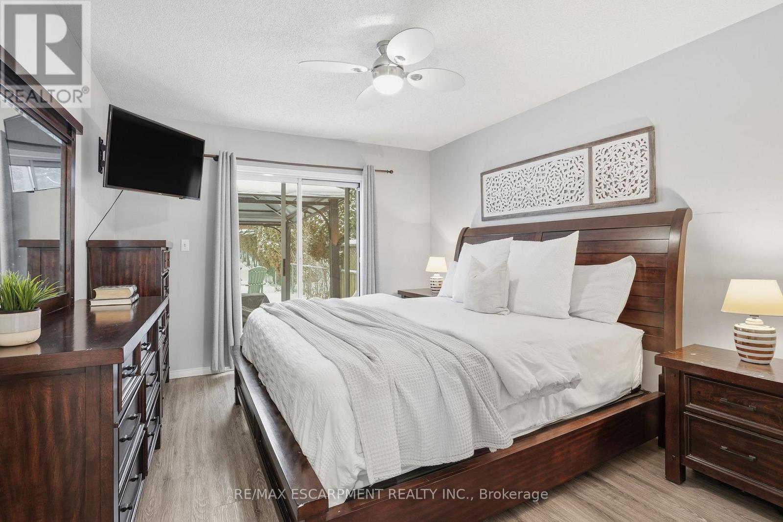 31 GALILEO BOULEVARD — photo 15