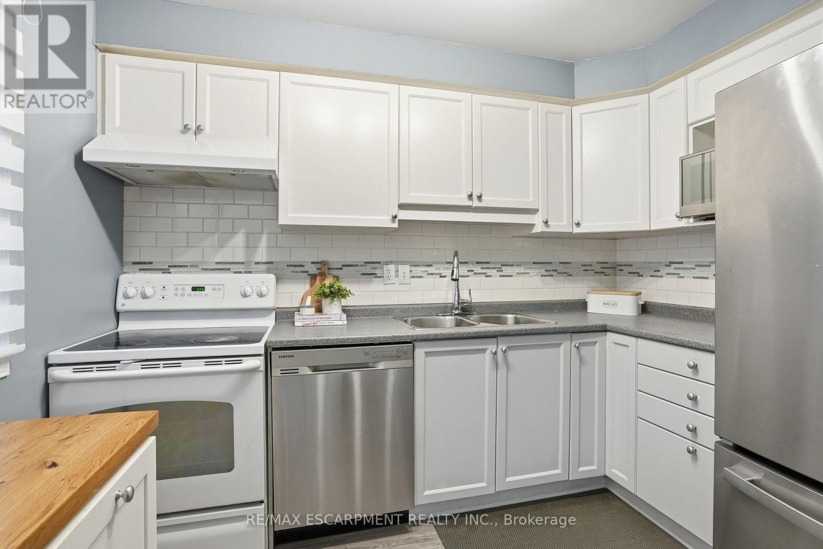31 GALILEO BOULEVARD — photo 13