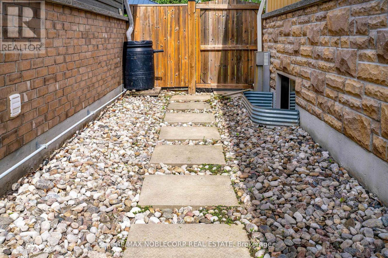 22 HUGHES STREET - 28
