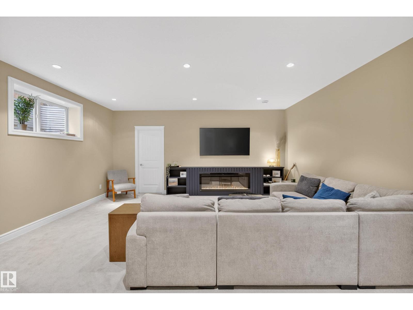 10209 90 ST NW, Edmonton