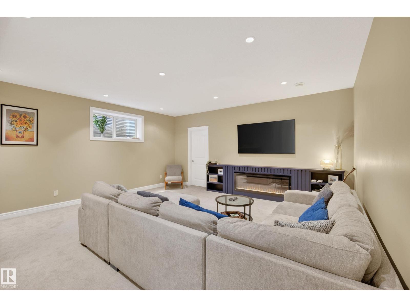 10209 90 ST NW, Edmonton