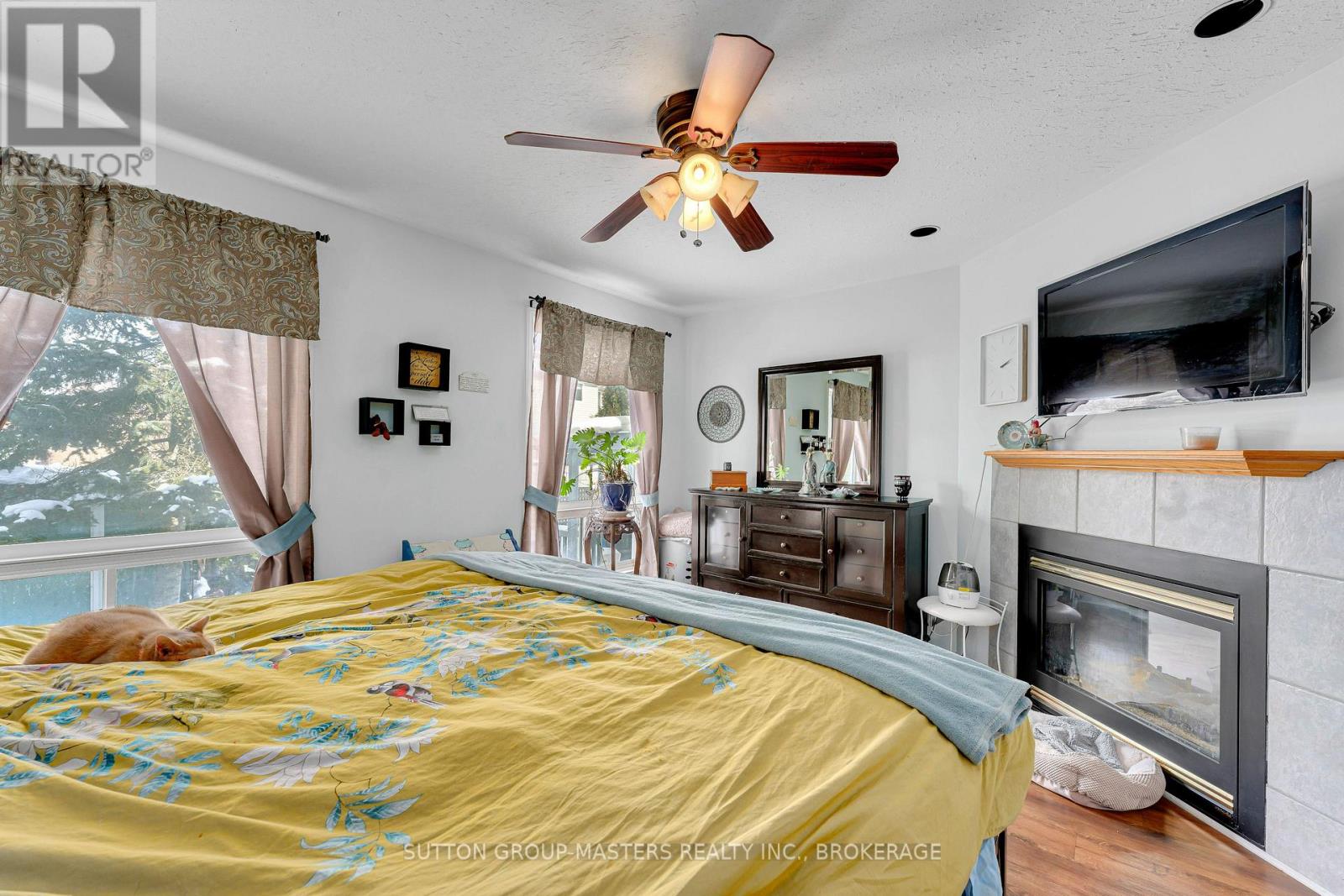 568 ROOSEVELT DRIVE - 22