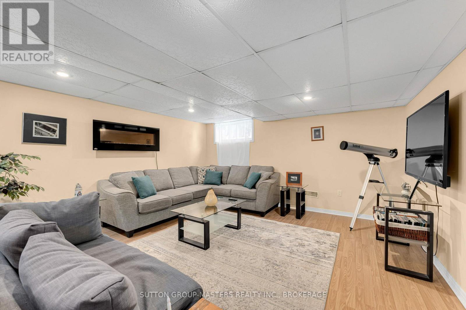 568 ROOSEVELT DRIVE - 28
