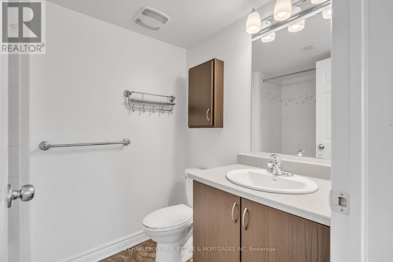2 Bed, 3 Bath House for Rent in Ottawa – 10 – 2382 ESPRIT DRIVE, Ottawa – MLS# X13054094 - Image 15