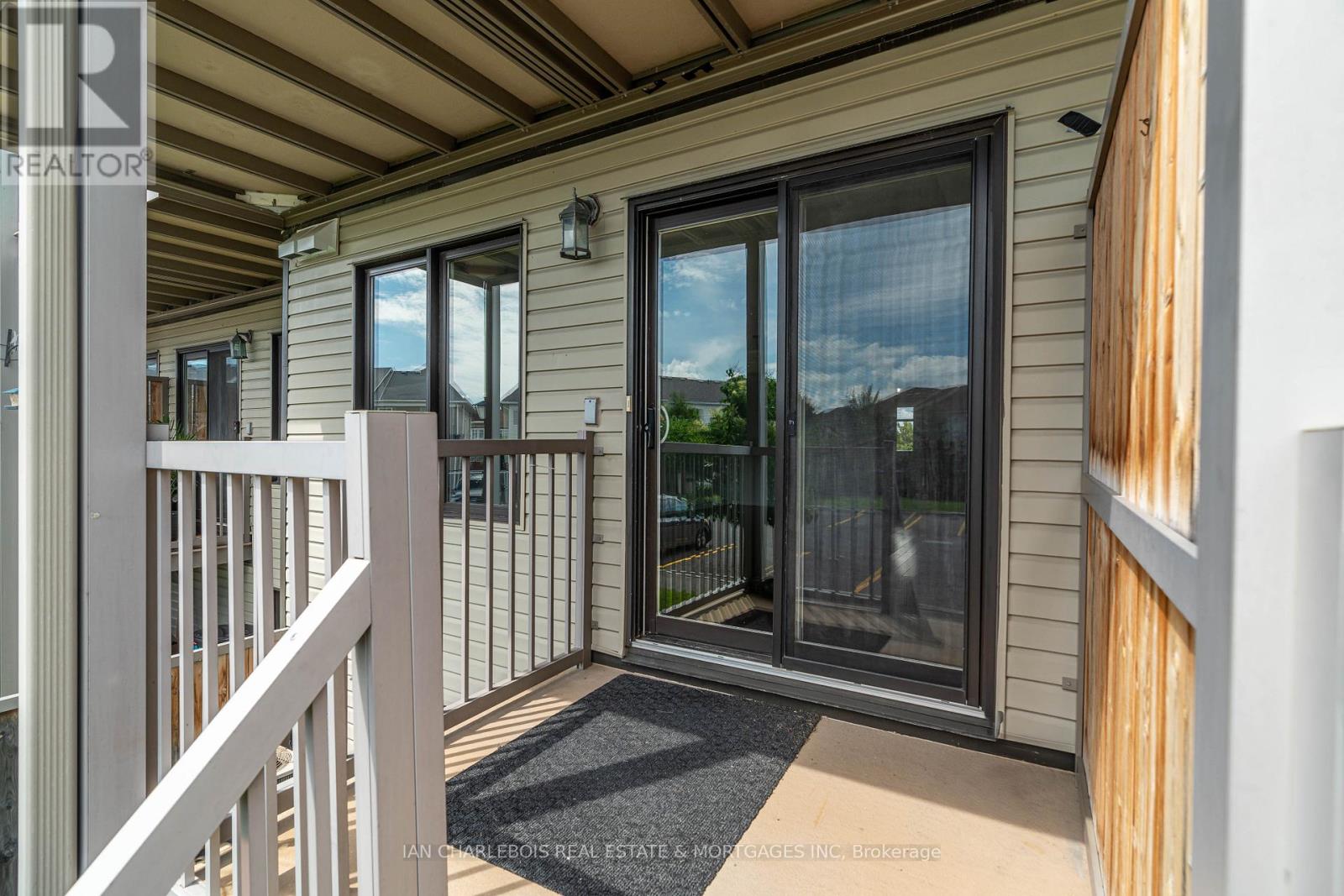 10 - 2382 ESPRIT DRIVE