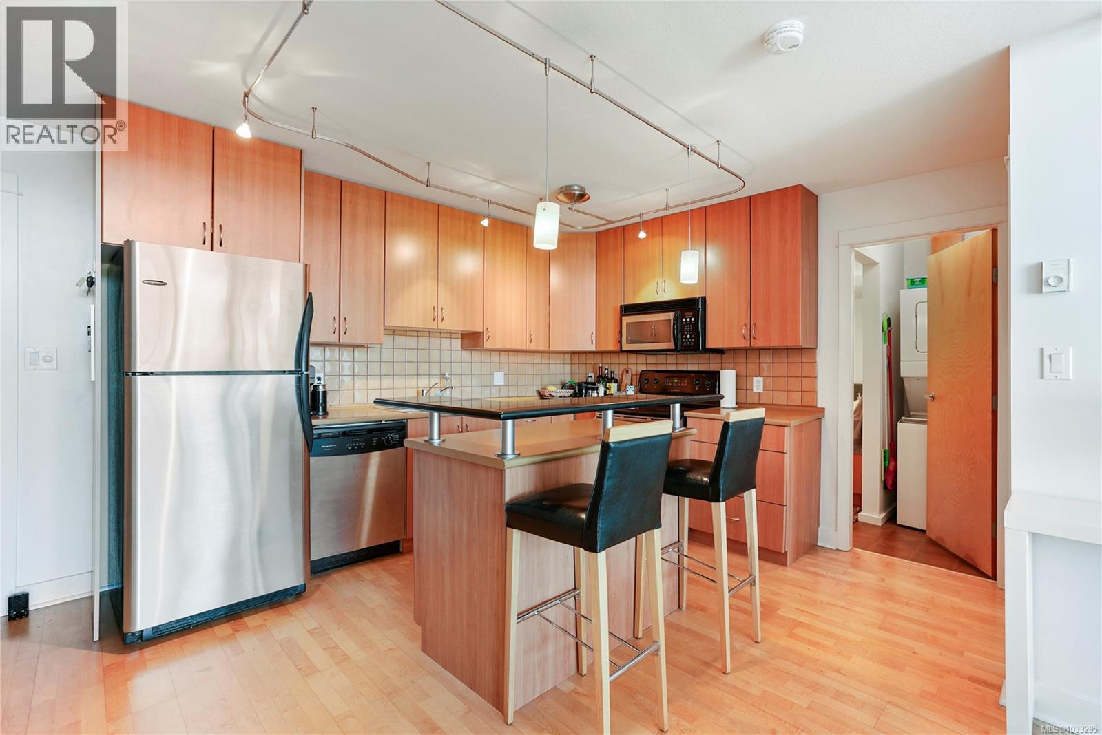 #402 1155 Yates St - 5