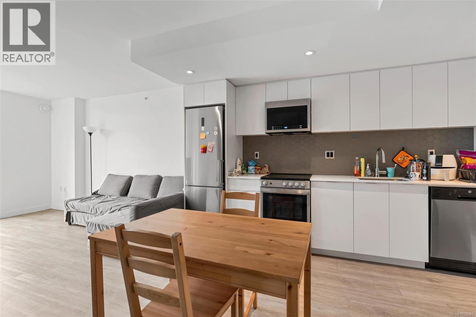 #503 845 Johnson St - 13