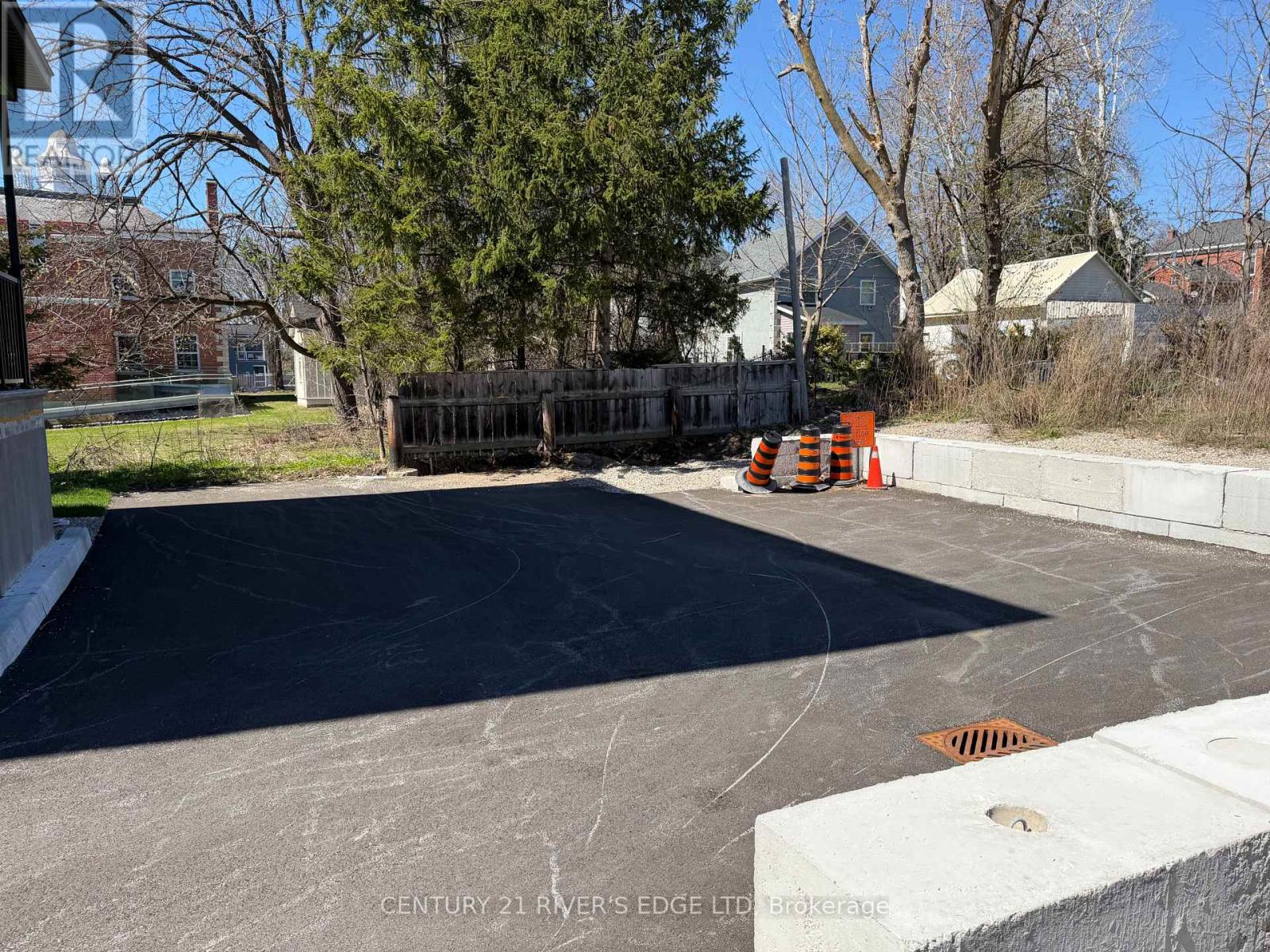 131 GORE STREET E - 7