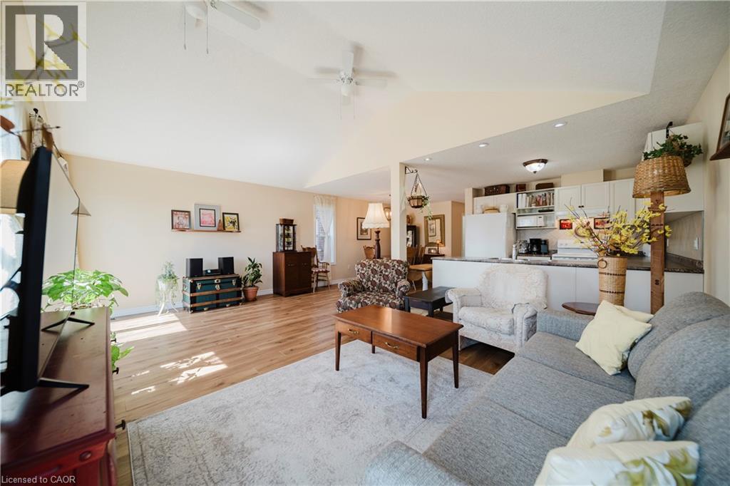 90 CAPTAIN MCCALLUM Drive, New Hamburg, Ontario, N3A0B7 — Photo 5