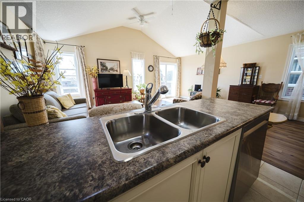90 CAPTAIN MCCALLUM Drive, New Hamburg, Ontario, N3A0B7 — Photo 11