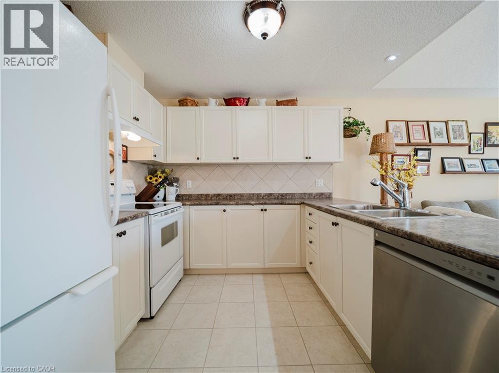 90 CAPTAIN MCCALLUM Drive, New Hamburg, Ontario, N3A0B7 — Photo 10