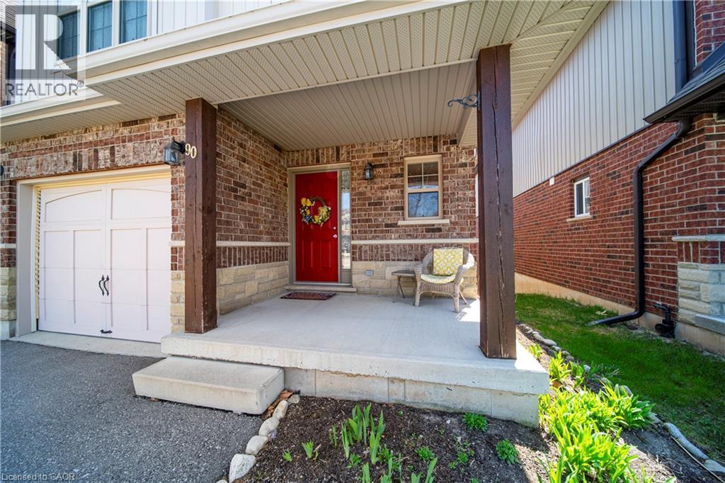 90 CAPTAIN MCCALLUM Drive, New Hamburg, Ontario, N3A0B7 — Photo 2