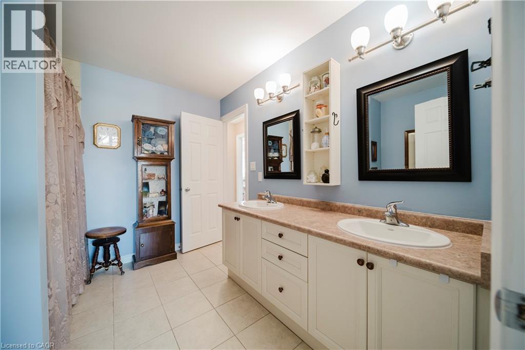 90 CAPTAIN MCCALLUM Drive, New Hamburg, Ontario, N3A0B7 — Photo 25