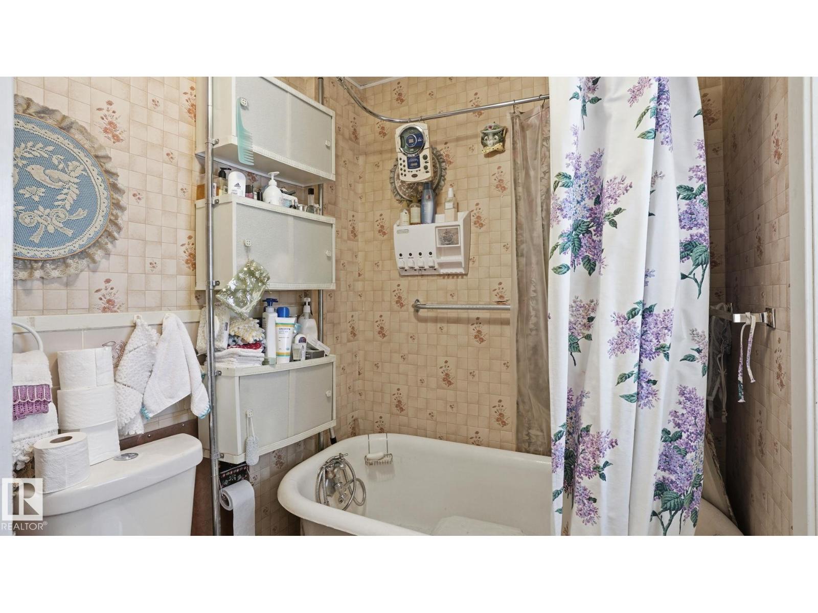 11512 86 ST NW - 8