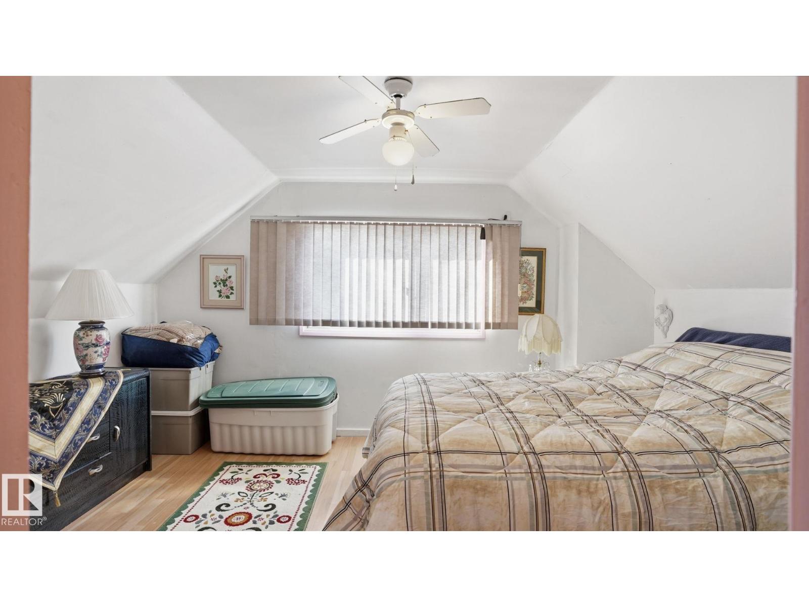 11512 86 ST NW - 9