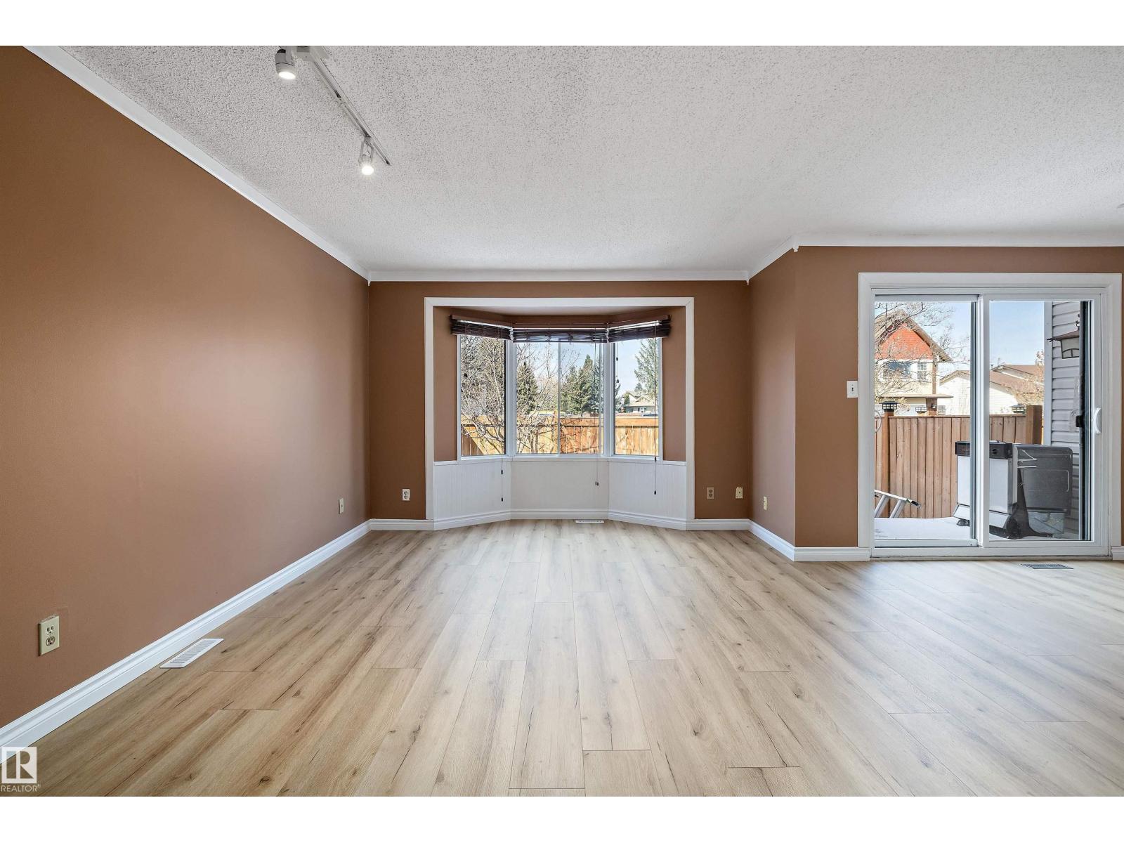 17423 92 AV NW, Edmonton