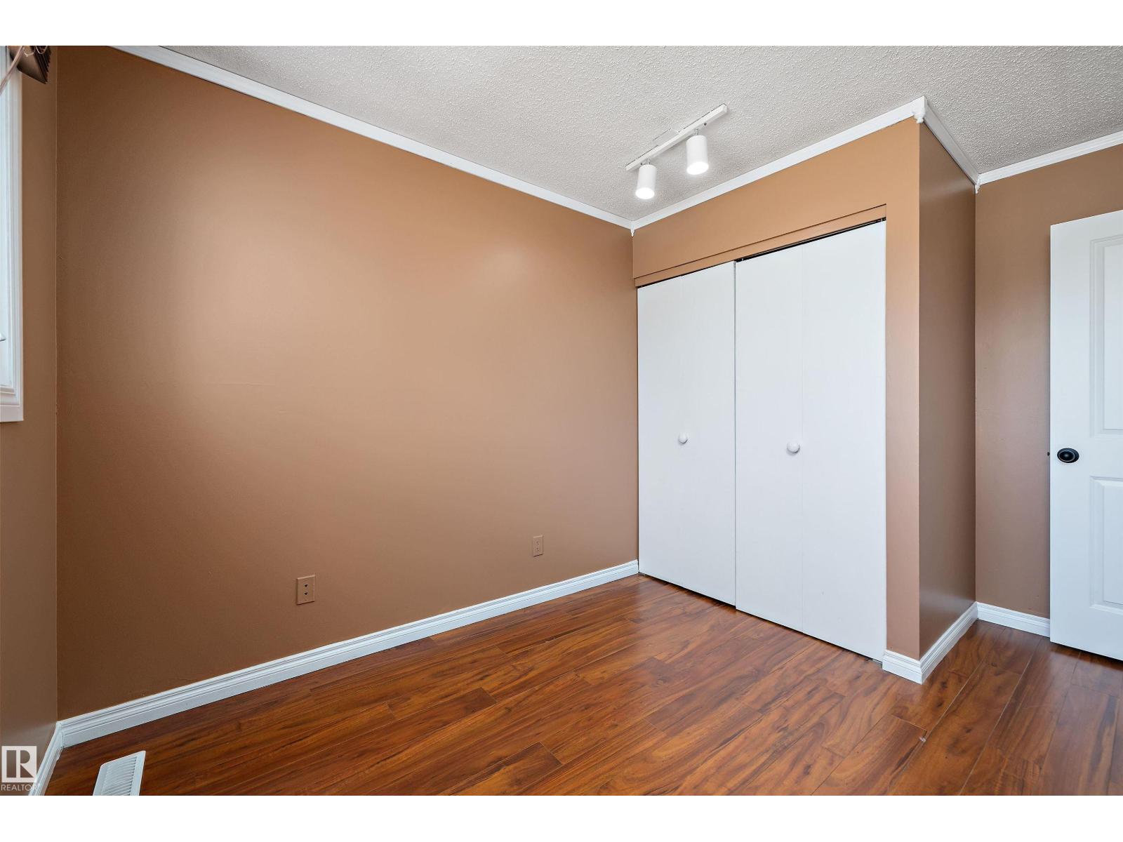 17423 92 AV NW, Edmonton