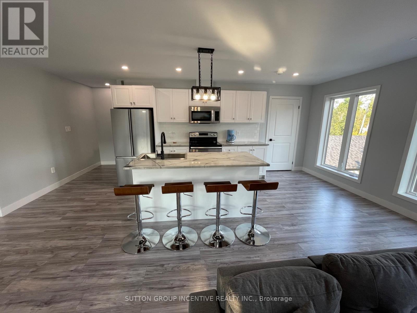 52 MARILYN AVENUE S - 4