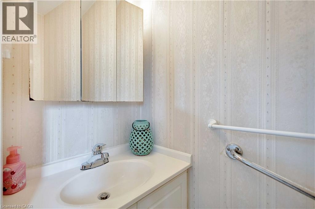 32 MONTCLAIR Crescent - 16