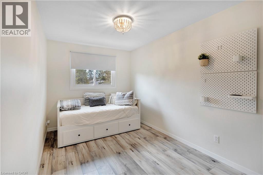 32 MONTCLAIR Crescent - 19