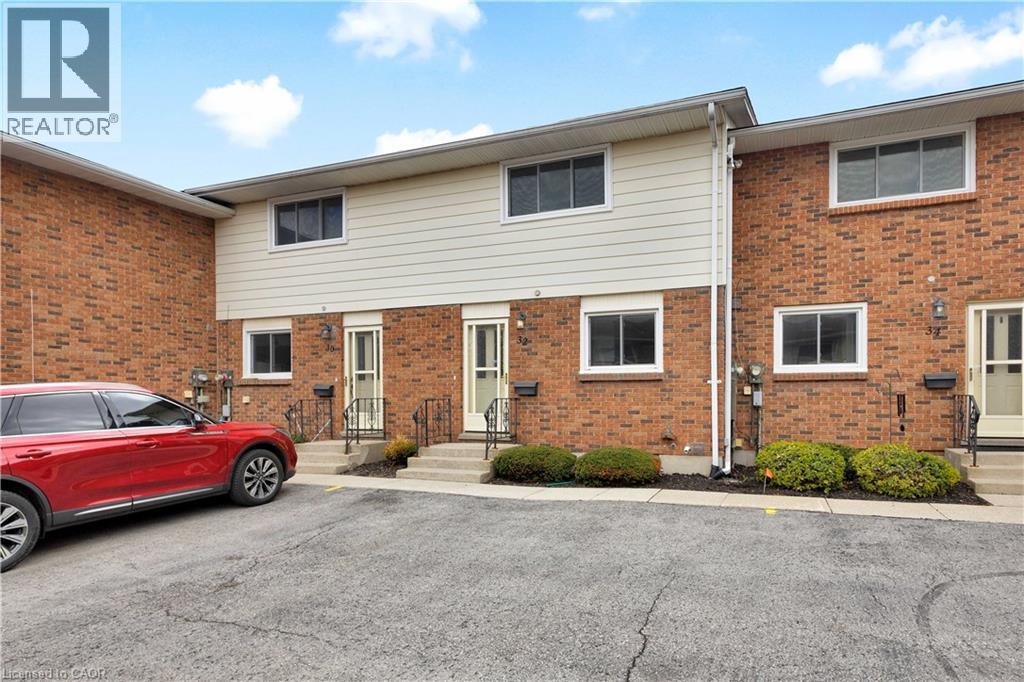 32 MONTCLAIR Crescent - 2