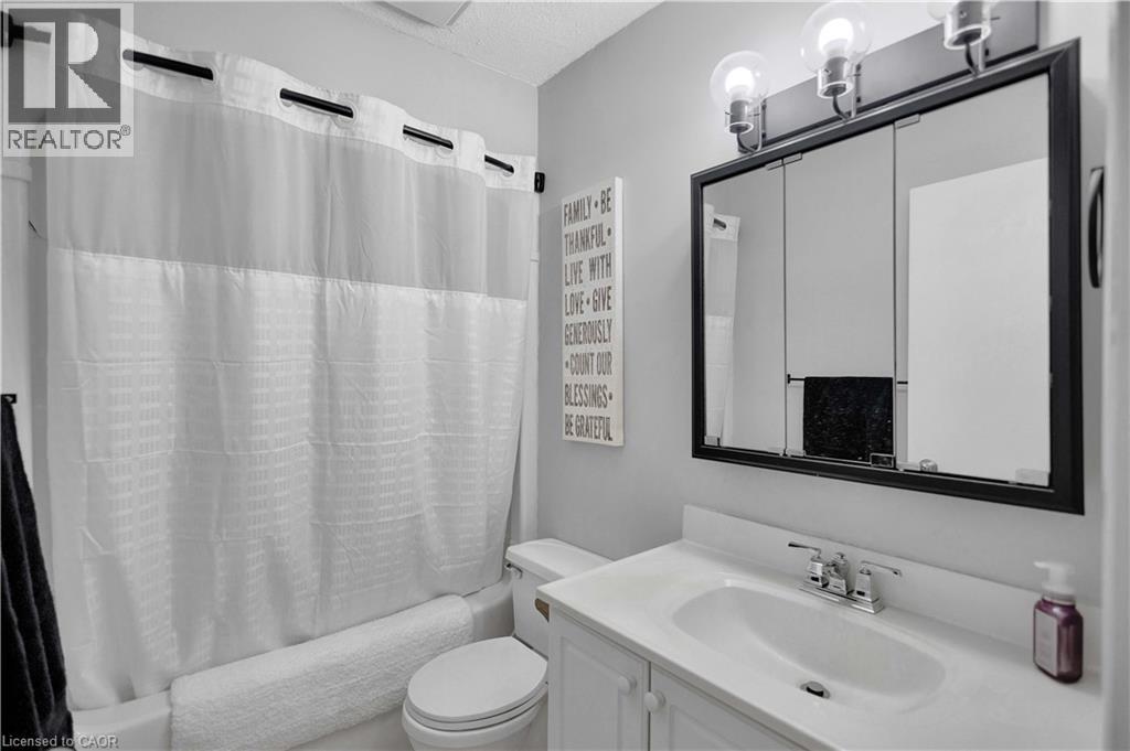 32 MONTCLAIR Crescent - 23