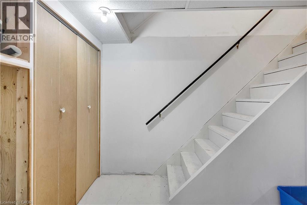 32 MONTCLAIR Crescent - 24