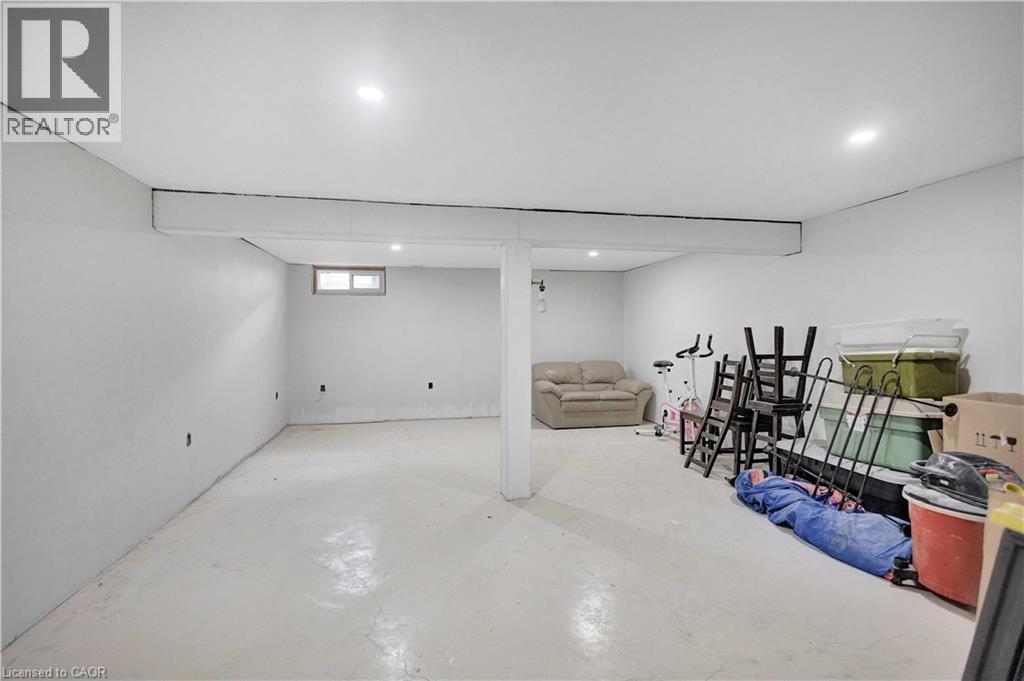 32 MONTCLAIR Crescent - 25