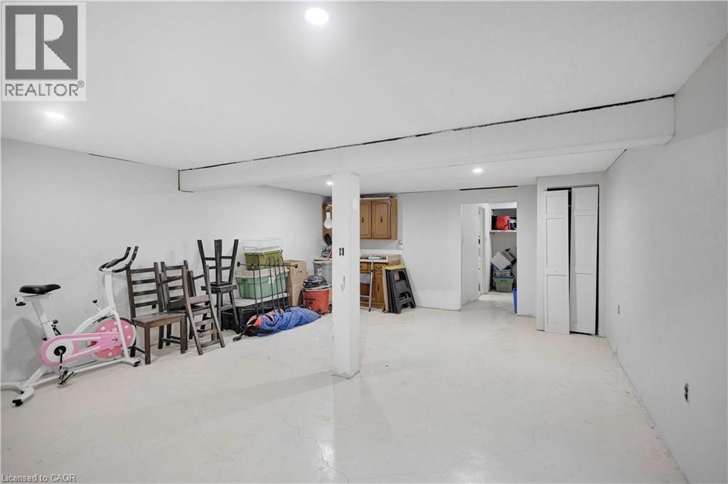 32 MONTCLAIR Crescent - 26