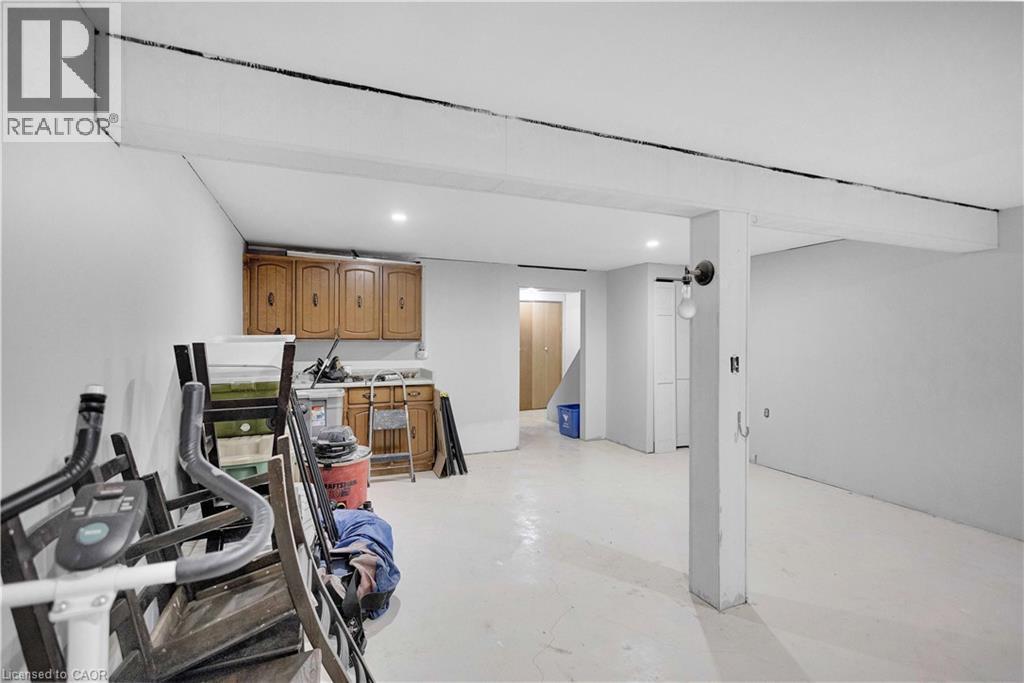 32 MONTCLAIR Crescent - 27