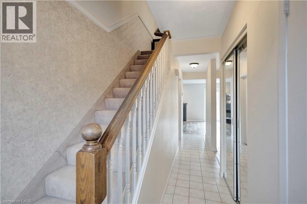 32 MONTCLAIR Crescent - 3