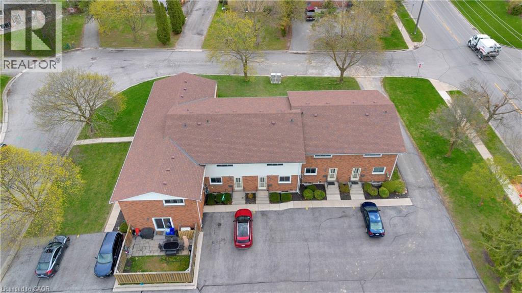 32 MONTCLAIR Crescent - 32