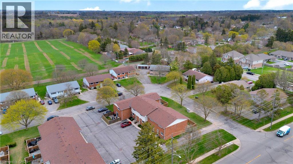 32 MONTCLAIR Crescent - 34
