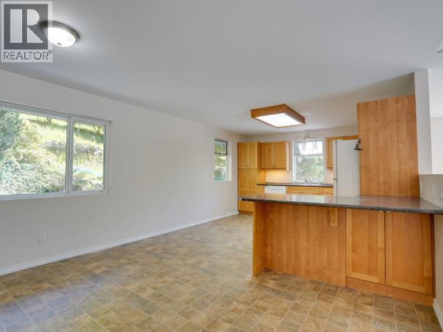 4070 HIGHWAY 101 - 7