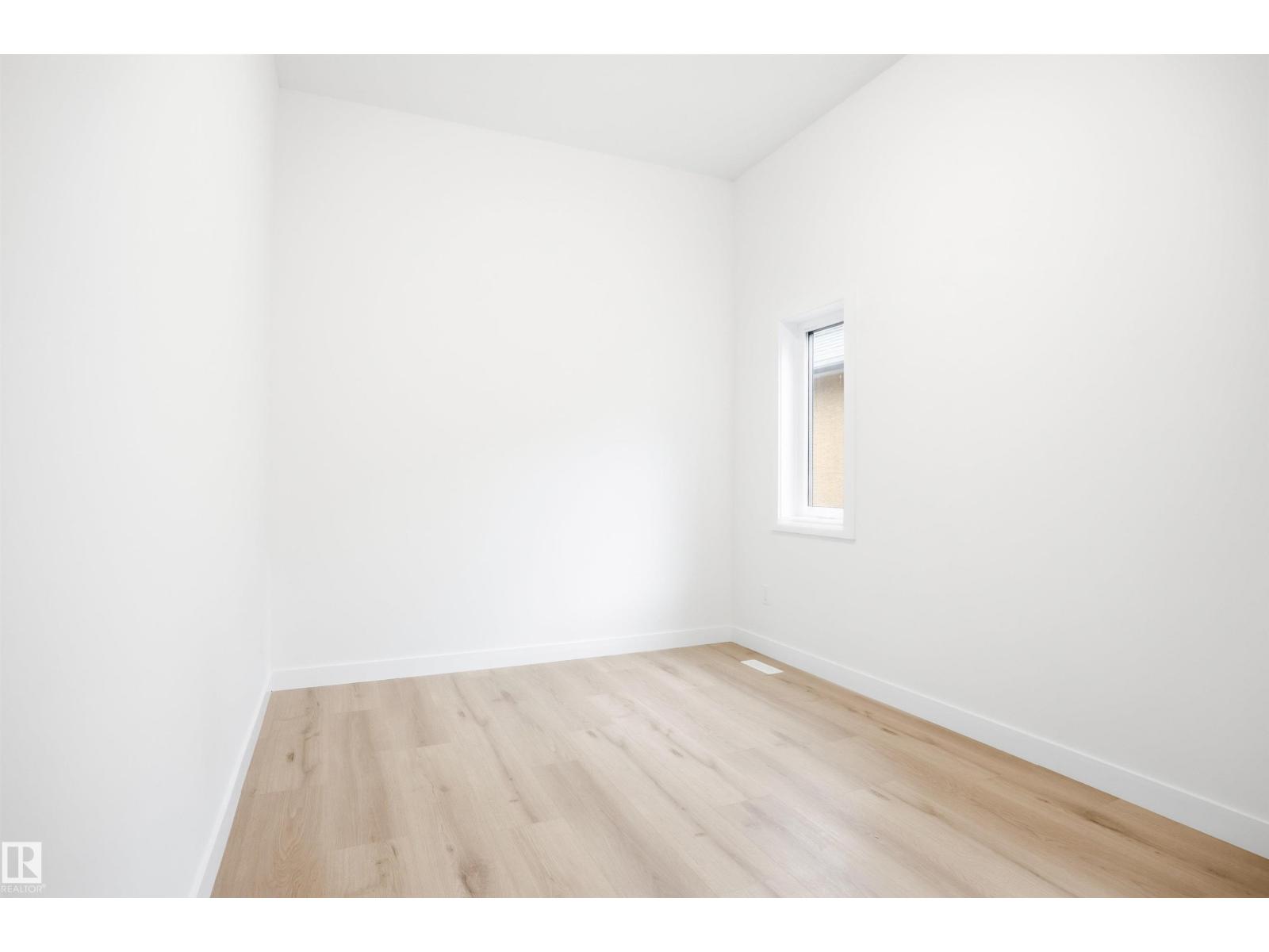9807 90 AV NW - 20