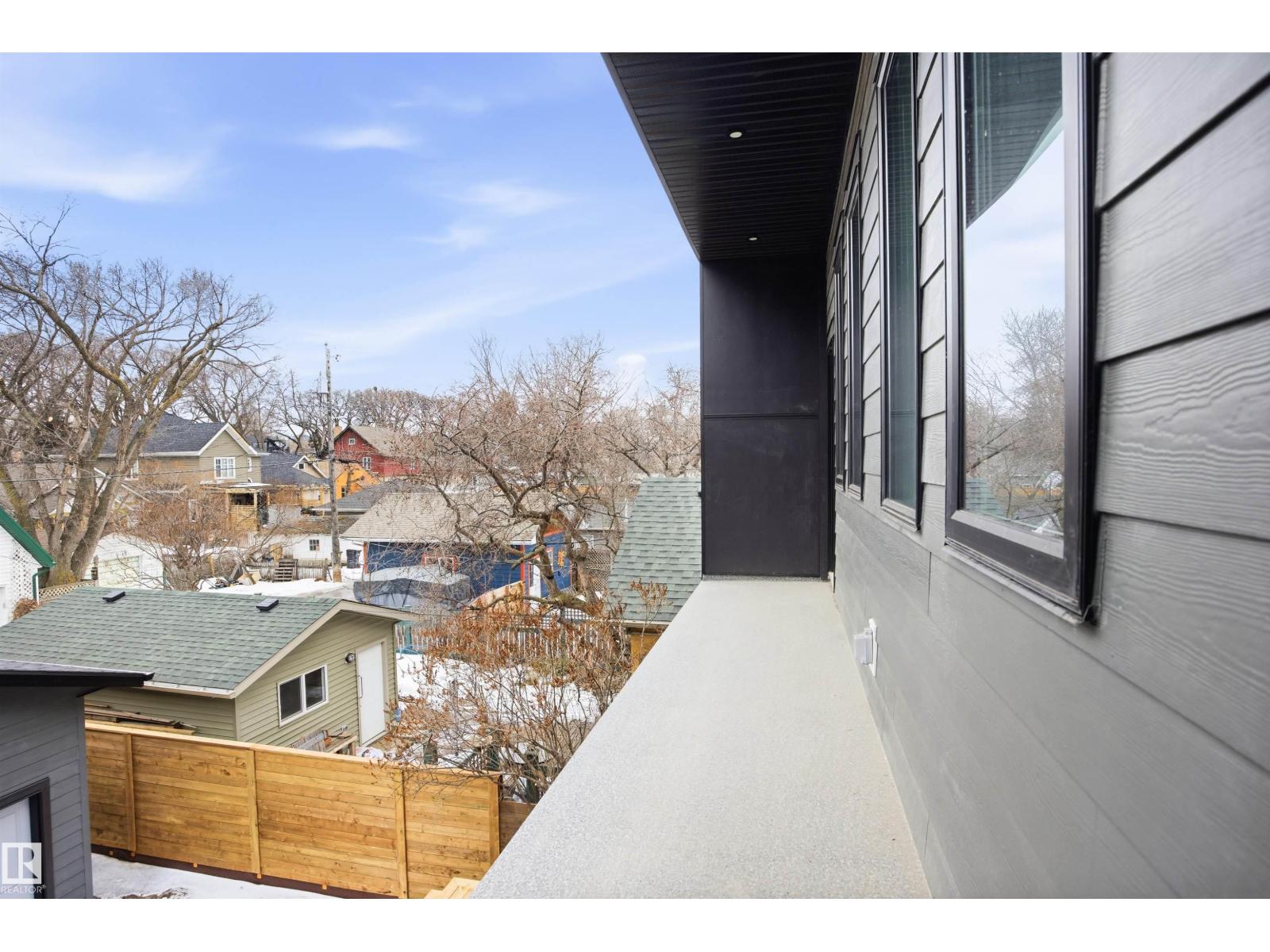 9807 90 AV NW - 35