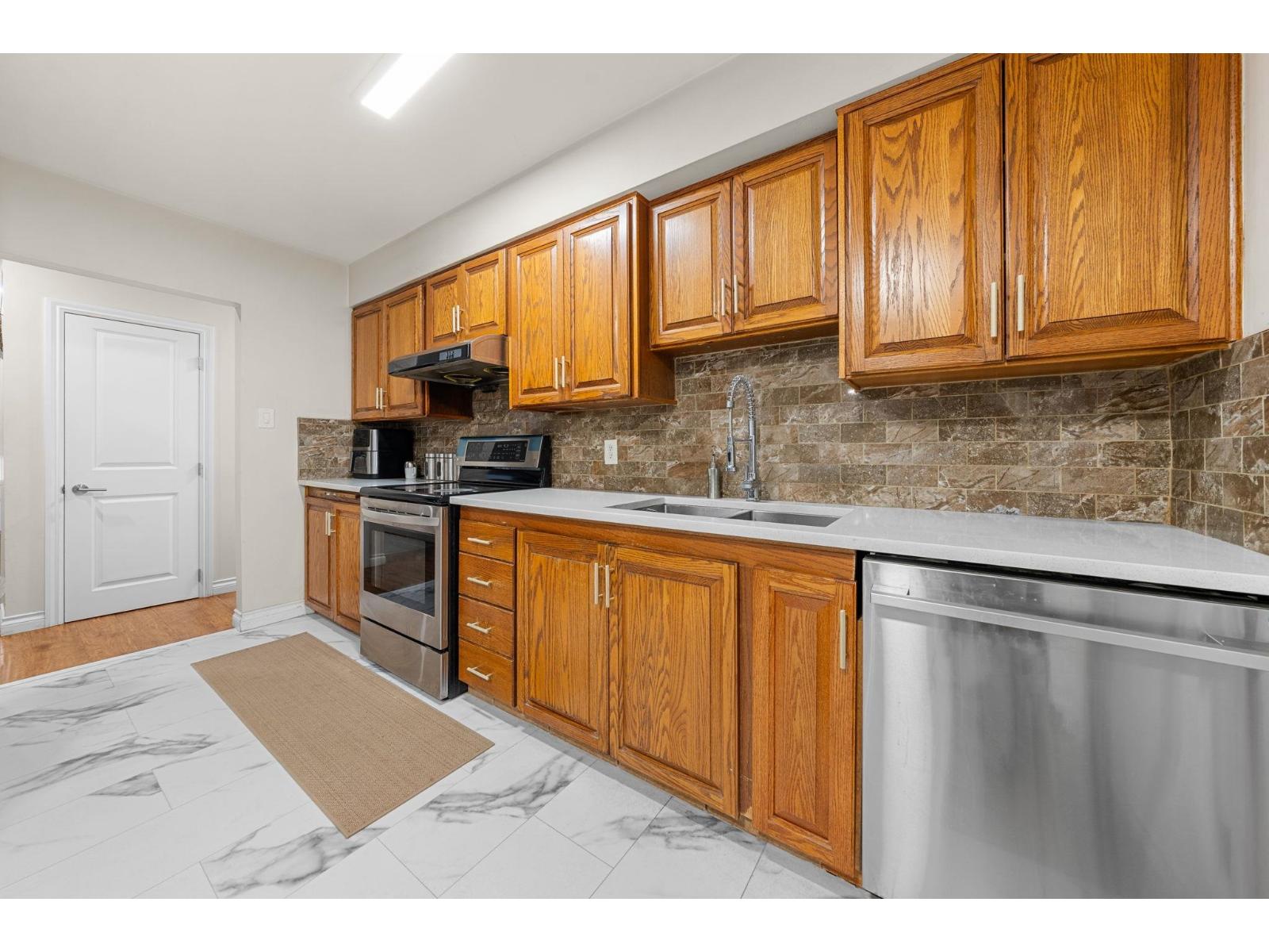 8689 110A STREET — photo 15