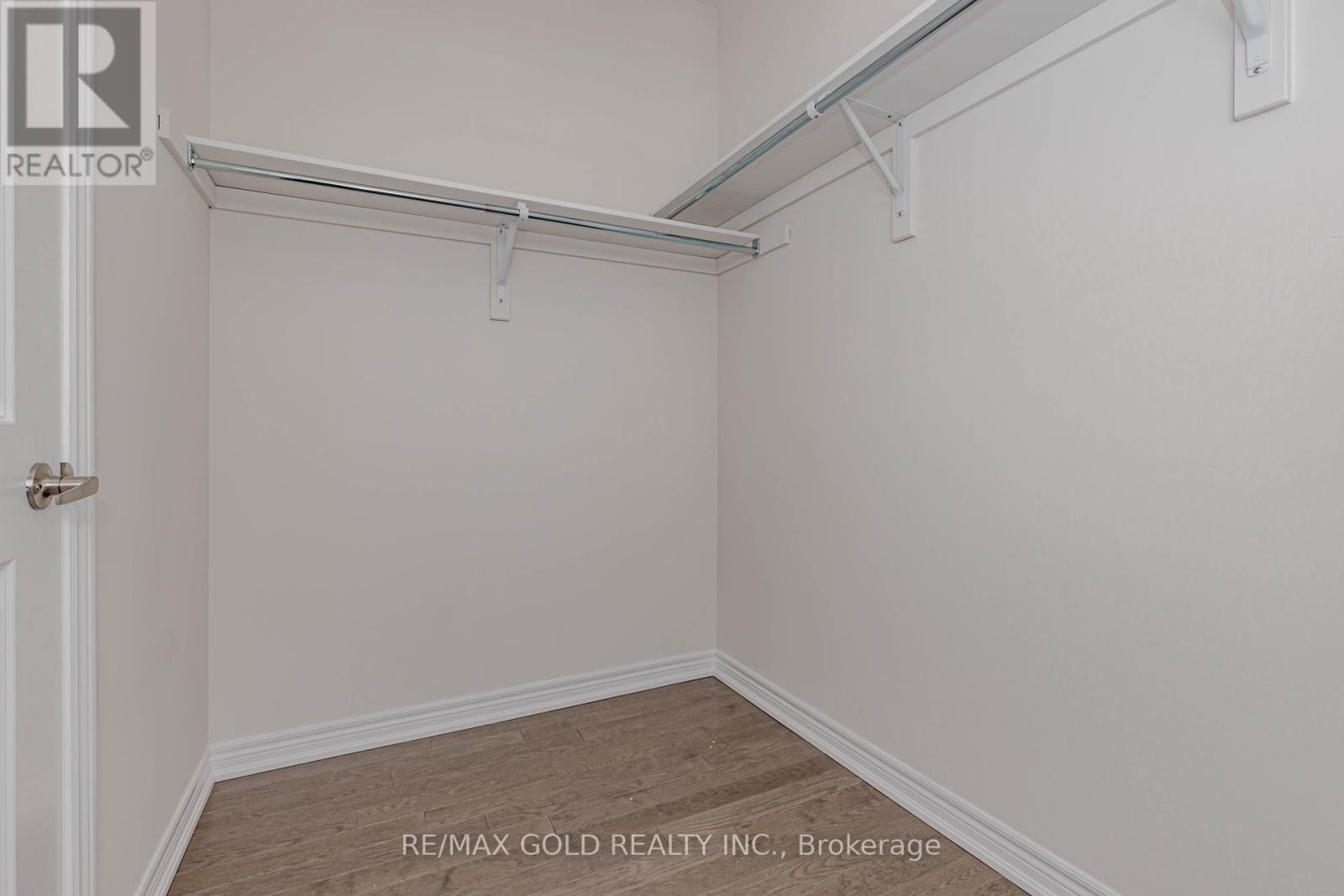 25 SAPWOOD CRESCENT - 32