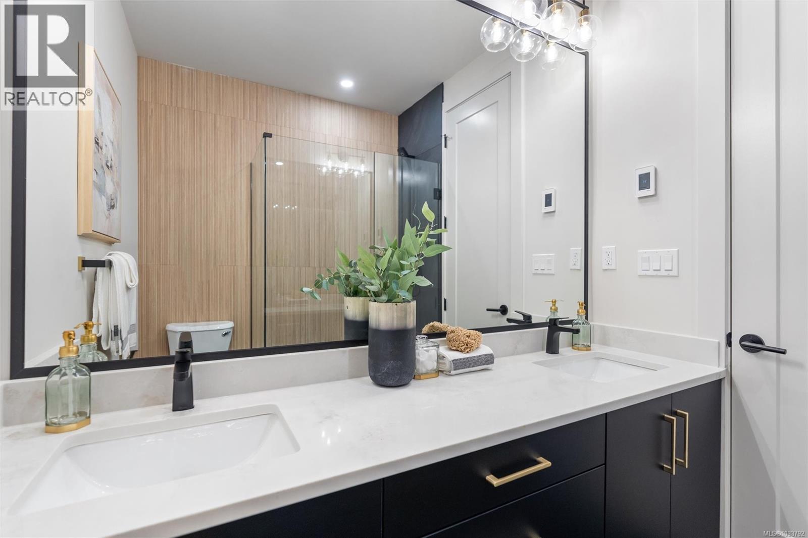 2 588 Whiteside Street, Saanich