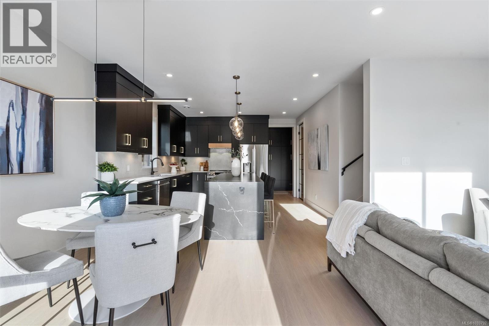 2 588 Whiteside Street, Saanich