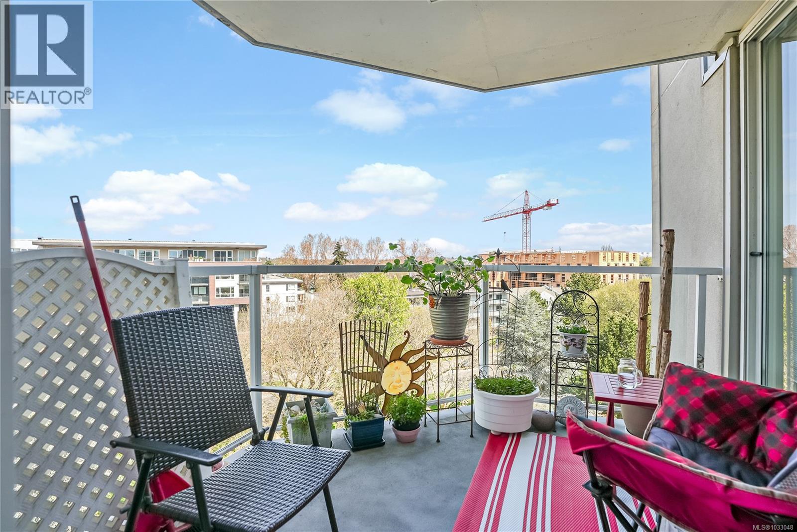 #501 1015 Pandora Ave - 7