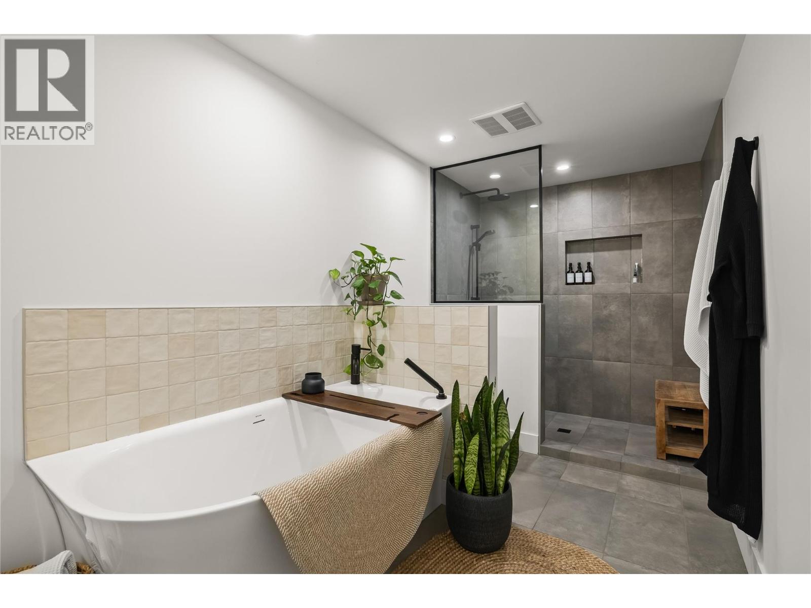  2831 Abbott Street, Kelowna