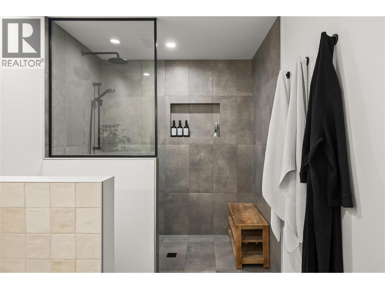  2831 Abbott Street, Kelowna